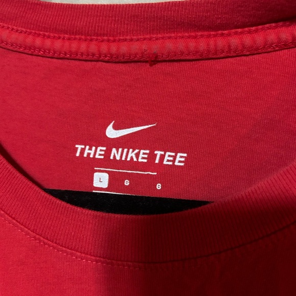 Nike T-shirt - Picture 2 of 3